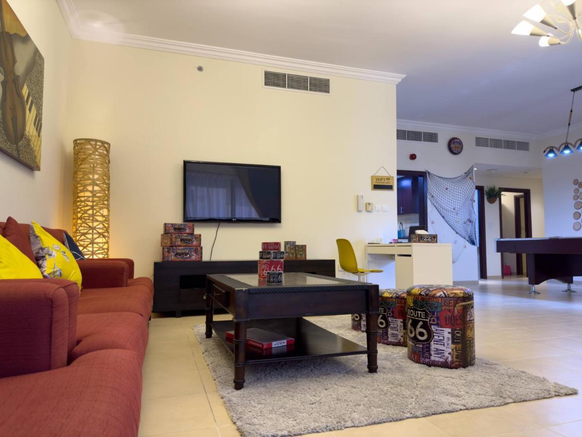 Route 66 Beach Hostel Dubai Ngoại thất bức ảnh