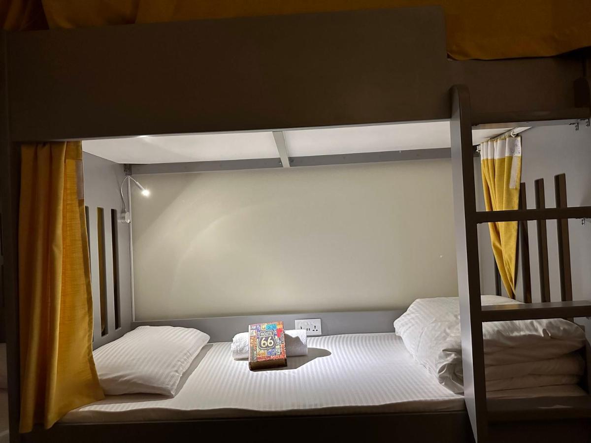 Route 66 Beach Hostel Dubai Ngoại thất bức ảnh